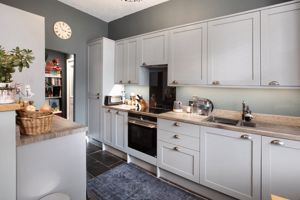 Photo 16- click for photo gallery